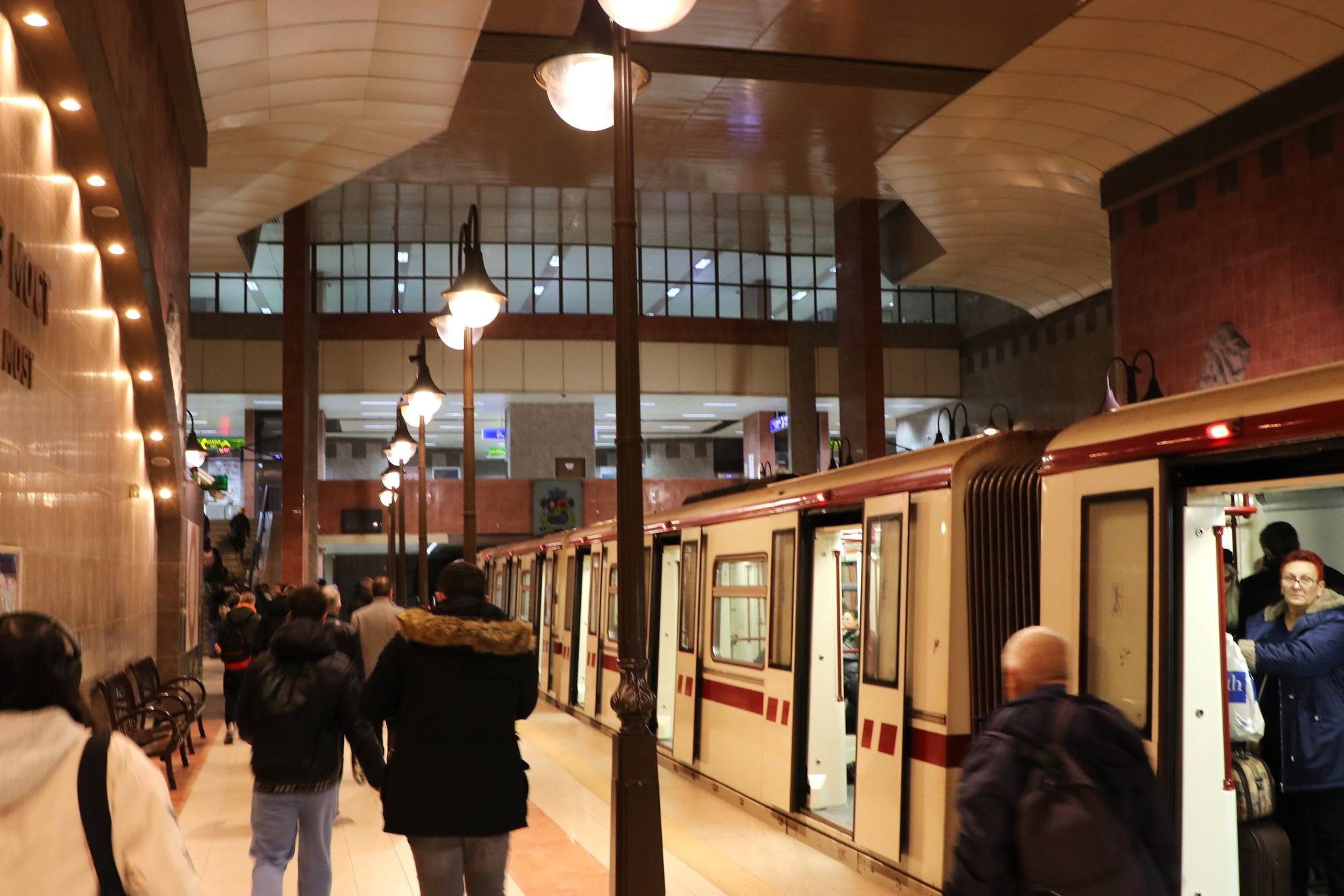  Метростанция 